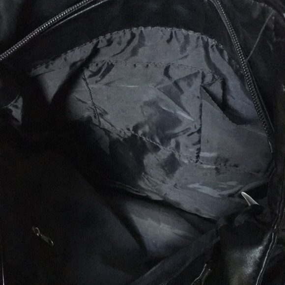 Scalloped Shoulder Bag - Picture 3 of 4